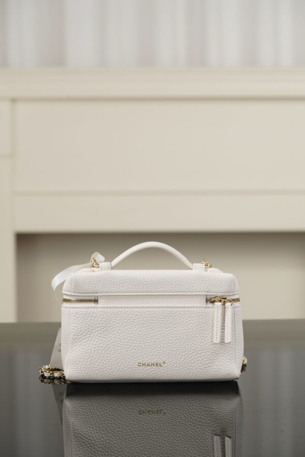 img_52c5449b_20260606_i1780726547708_479_0_0.jpg Luxury White Vanity Bag