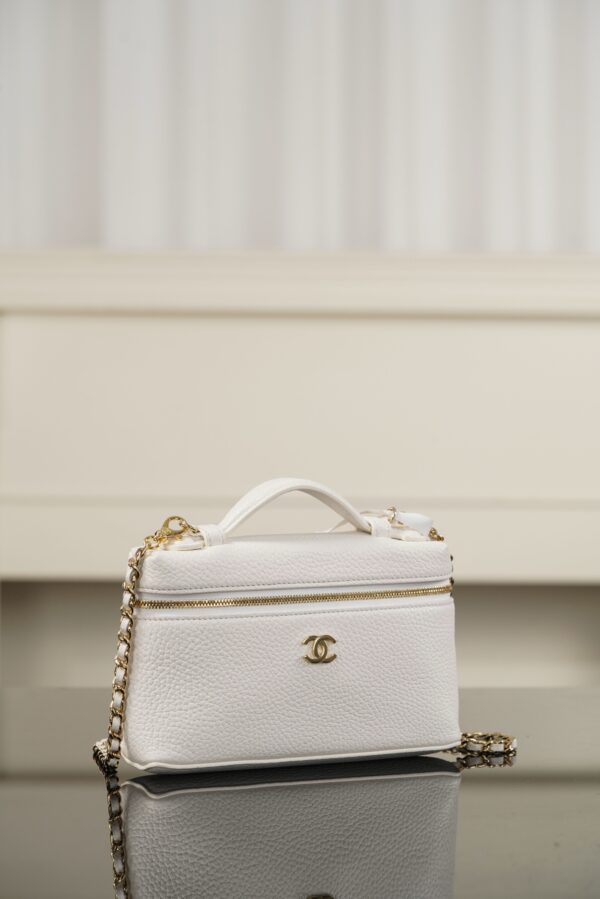 img_52c5449b_20260606_i1780726547709_8685_0_7.jpg Luxury White Vanity Bag